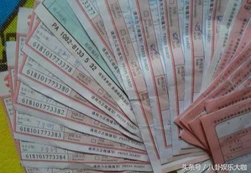 快递员除了送快递赚钱外,也靠这种灰色收入赚