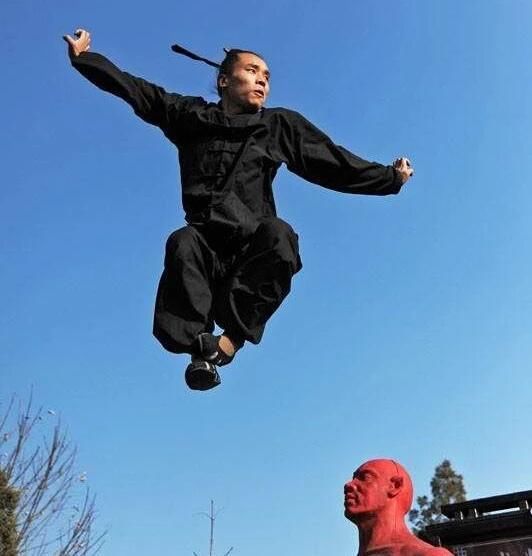 外国嘉宾质疑中国"轻功",武当传人清风子当场表演提纵术!