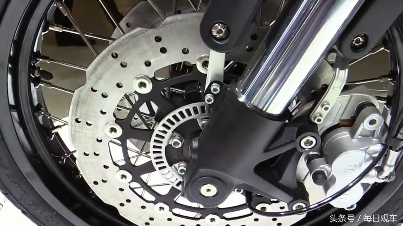 摩托车展实拍2018款贝纳利幼狮500!