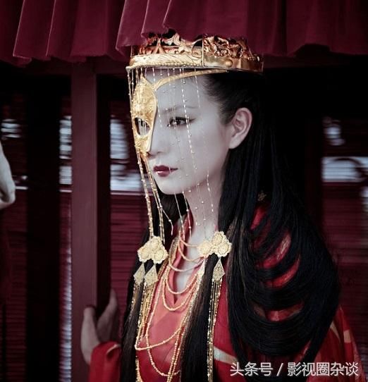 说到电影《画皮》很多观众都会联想到周迅饰演的狐狸精小唯,狐媚又有