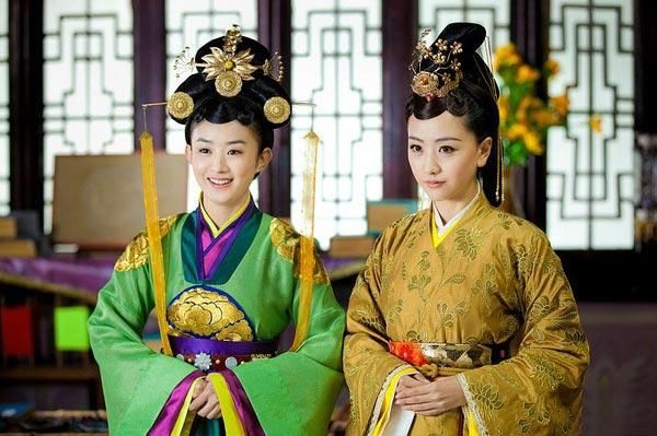 没有后台的赵丽颖为何能红成一线女星?杨蓉一