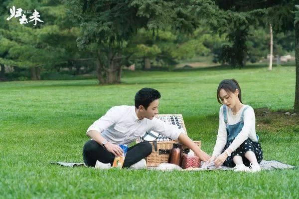 唐嫣的蜡像太美,35岁和男友罗晋霸屏,被张艺谋