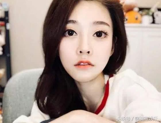 女网红真名曝光,冯提莫男性化,温婉超好听,她名