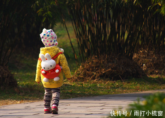 带儿子逛街,路上我打发乞丐一个硬币,他抬头说谢谢我转身报了警