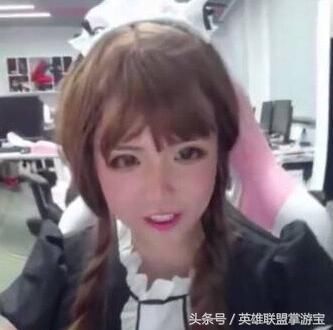 LOL选手AJ女装直播引网友热议:魔法少女蒙多