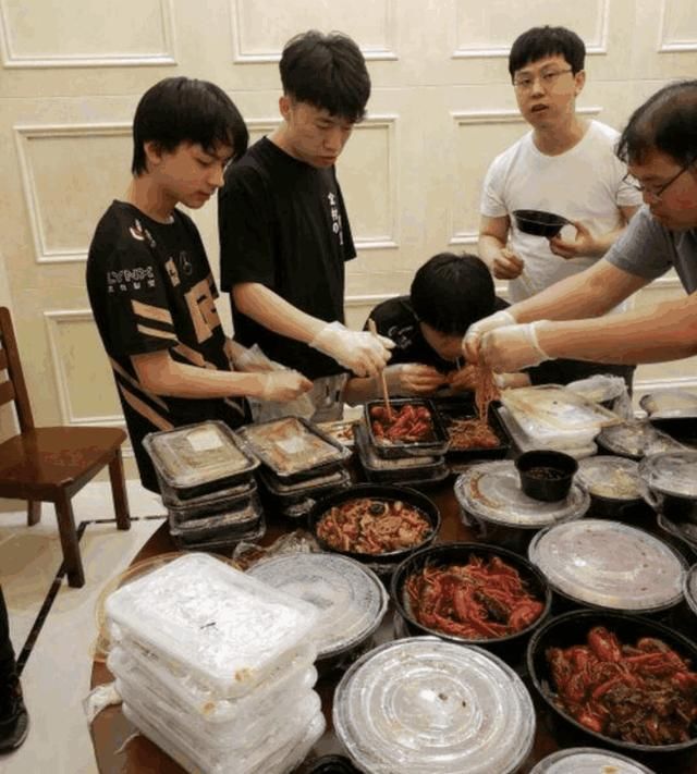 LOL:职业选手工资有多少?网友:看Condi大保健