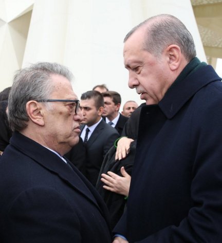 直击土耳其总统埃尔多安出席前总理儿子葬礼 亲自抬棺