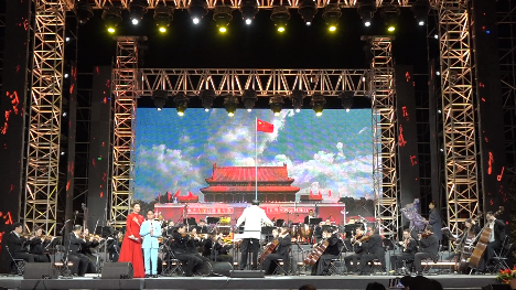 传唱经典 献礼国庆 长城脚下奏响动人乐章