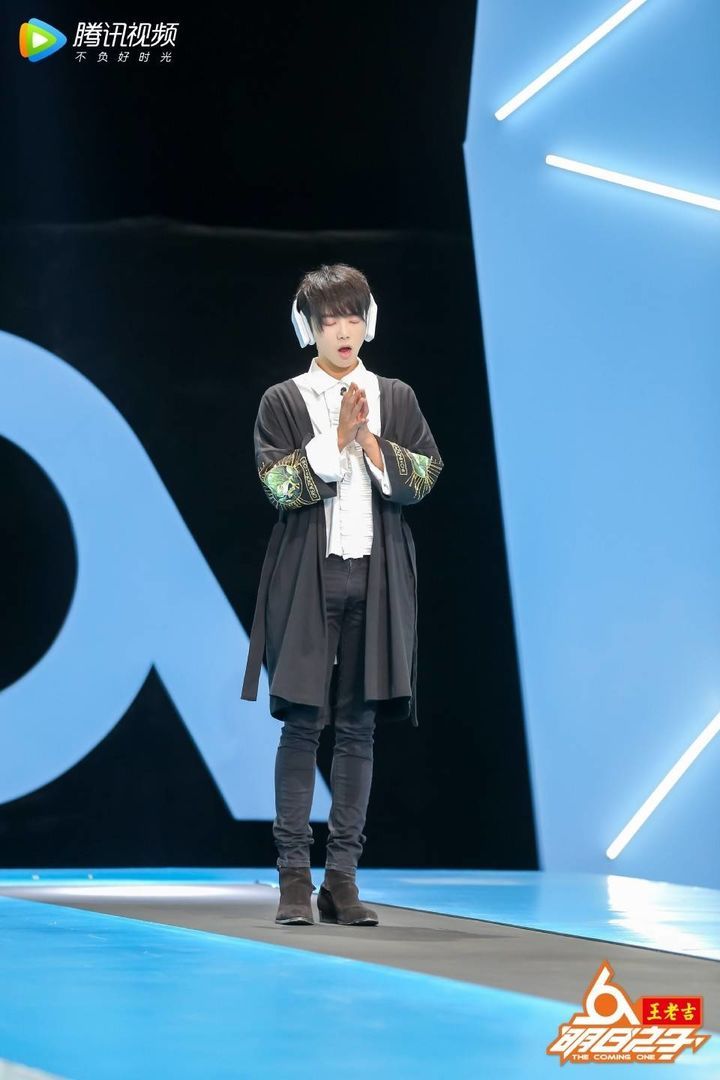 [华晨宇][新闻]170627 华晨宇天籁之音吟唱《天空之城》 短短几秒让人