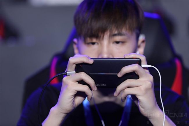 TGA上刺激战场选手神操不断,他们是如何做到