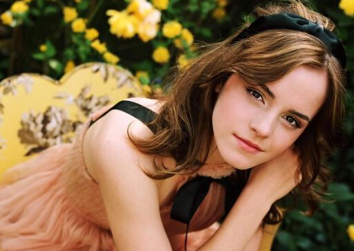 艾玛沃特森刚满18岁就遭性骚扰 狗仔抢拍裙底 艾玛沃特森刚满18岁就遭性骚扰 狗仔抢拍裙底