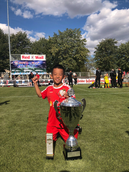 中国足球小将力压多特蒙德U10夺冠,会是国足