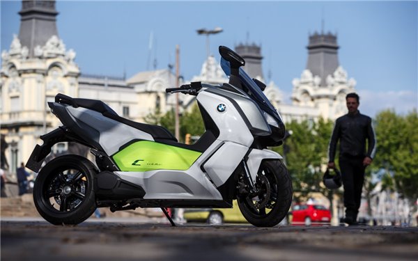 宝马电动摩托车C Evolution进军美国:续航159K