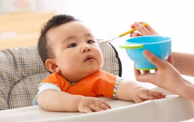 喂孩子吃饭比减肥还难!不懂这几点,难怪餐餐被