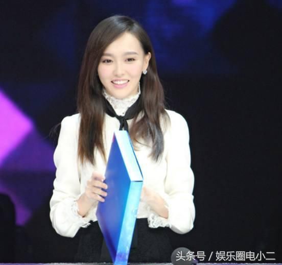 《快乐大本营》唐嫣穿过5套衣服,图1很乡土,图