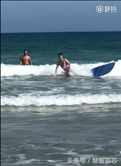 叶一茜晒森碟海上冲浪,姿势完美!田亮再次上演
