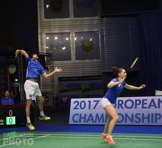 握拍姿势正确,手指手腕灵活运用,才能有啪啪啪