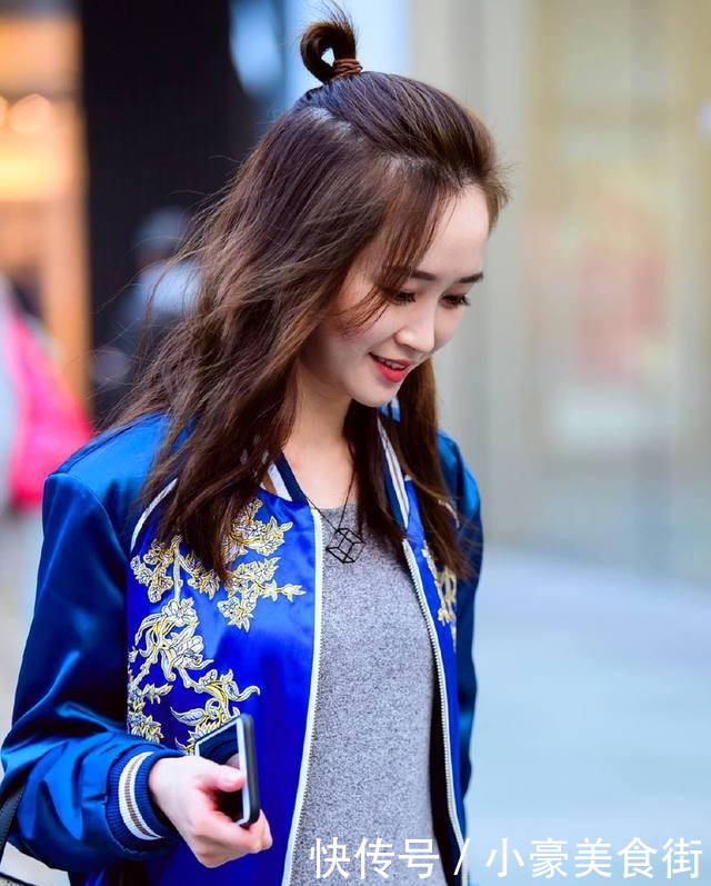 街拍 灰色包臀裙美女和天蓝色牛仔热裤的妹子