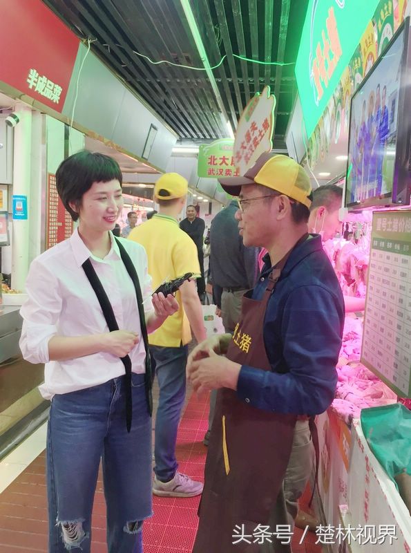 北大屠夫陈生武汉卖猪肉 大部分员工毕业于武