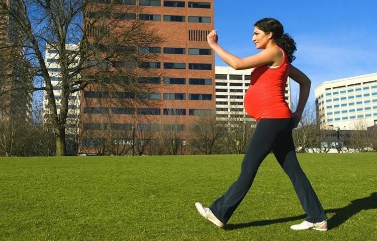 孕妇经常散步就容易顺产?别天真了,我们一起去