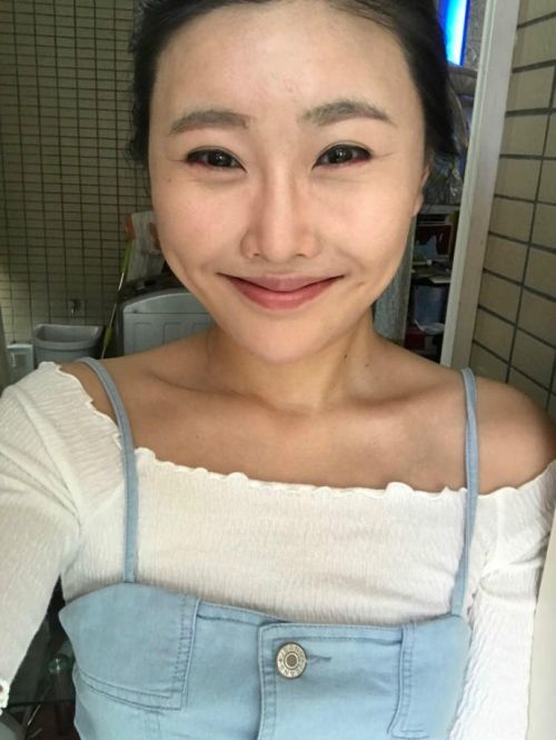 lol阿怡晒4张素颜照不美颜不p图 被网友喷又丑又吓人