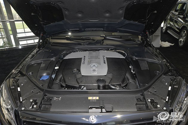s65 lamg配备的v12双涡轮增压发动机拥有1000n·m的惊人扭矩