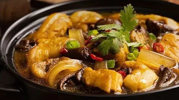 地道东北味!小鸡炖蘑菇,野生山珍与醇美土鸡绝配组合~ 地道东北味!小鸡炖蘑菇,野生山珍与醇美土鸡绝配组合~