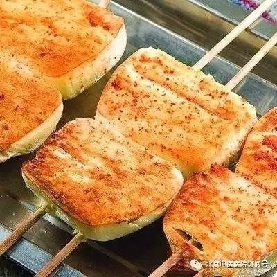 八旬老太突发险情住进ICU 竟是因为一小块儿“烤馒头”? 八旬老太突发险情住进ICU 竟是因为一小块儿“烤馒头”?