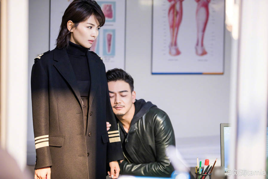 欢乐颂2 小包总带刘涛到乡下郊外附带了一个捂眼的表情