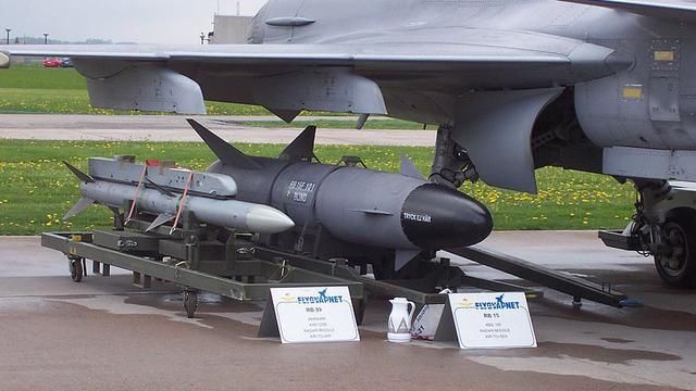 39挂载的rbs-15和aim-120飞机的主要武器是saab公司的rbs-15f反舰导弹