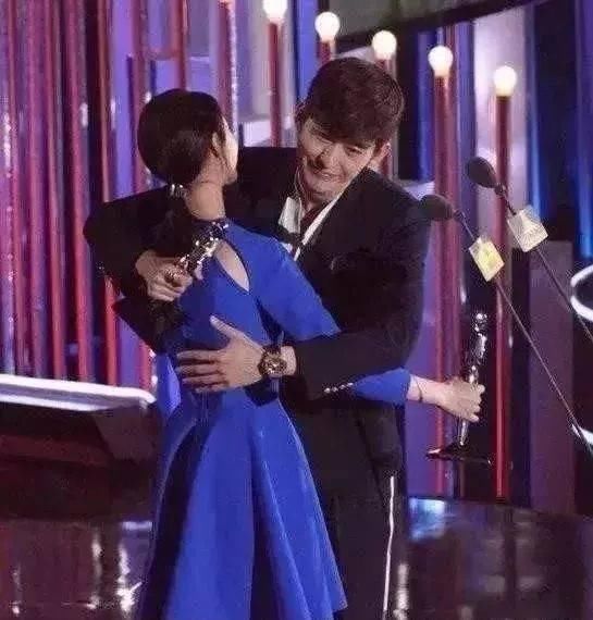 这些明星情侣分手后同台:胡歌偷瞄江疏影被无