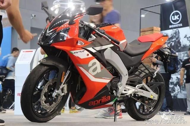 2018年江门摩托车博览会,比亚乔多款车型展出