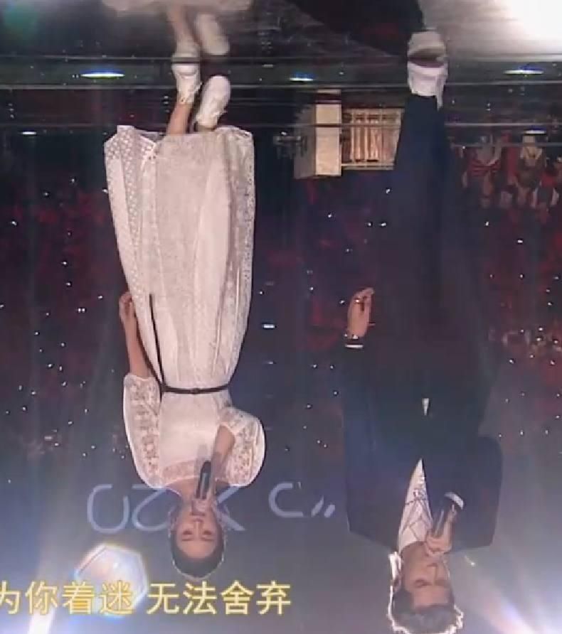 2018江苏卫视跨年晚会, 赵丽颖穿小白鞋, 清新