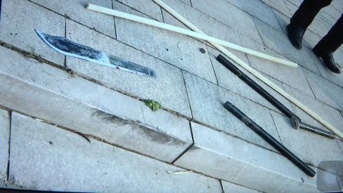 扬州创业路附近发生一起打斗事件,一人被刀砍伤