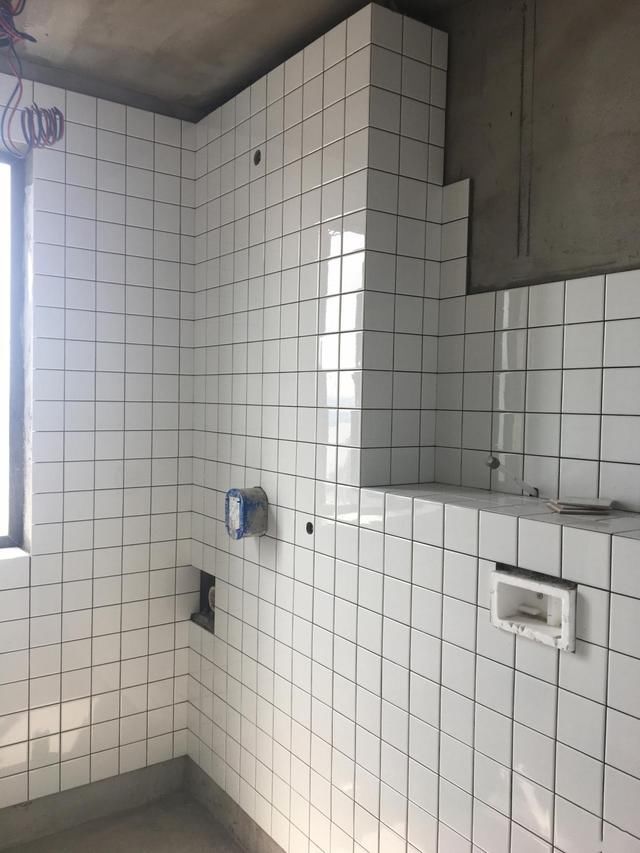 贴瓷砖20平收费5000,人工费高的离谱!多少业主