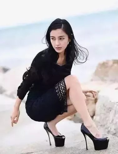 陈伟霆baby昔日情侣纹身曝光,窦靖童成纹身领