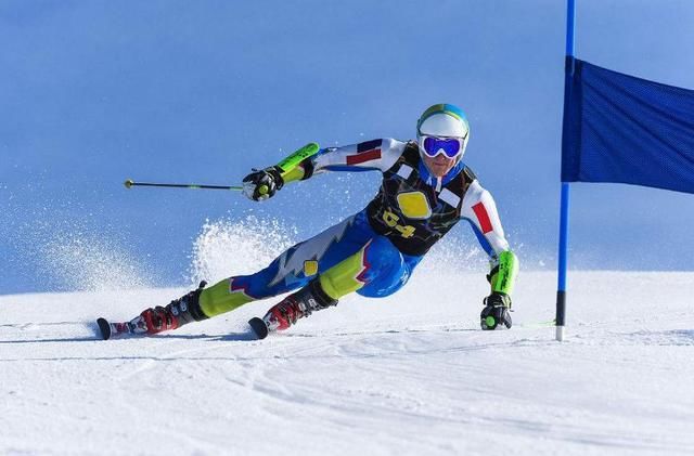 500万人口的挪威常年称霸冬奥会 小孩子滑雪上