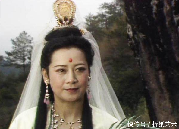 悟空正欲挥棒将其打死,太阴星君从空降临,把玉兔收走