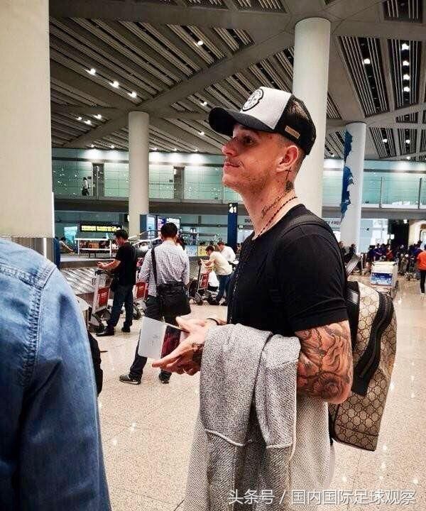 鲁能新外援格德斯抵达北京!球迷:终于见到真人