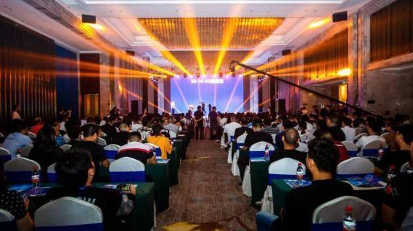 中国服装产业峰会成功举办 濮院世博独创新模式受追捧