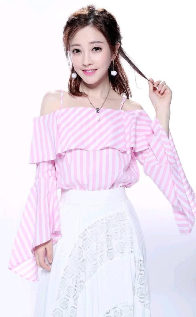 冯提莫回应会计门:没睡过会退钱,网友的评论有