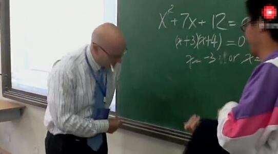 英国教师给中国学生出一道数学题,被瞬间解出
