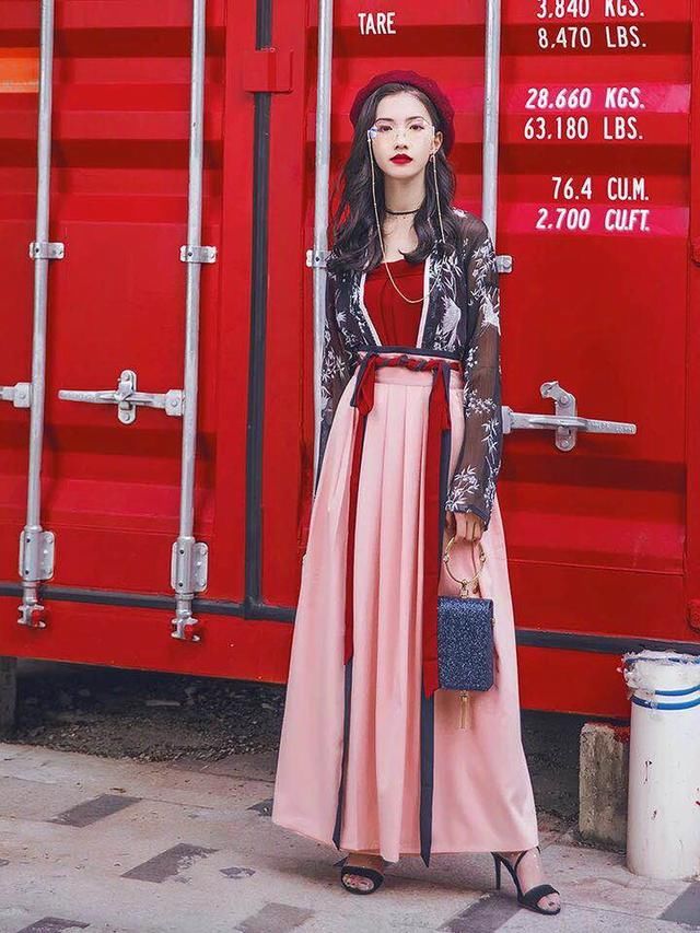 穿汉服戴眼镜,被说不伦不类,看祖先们如何实力