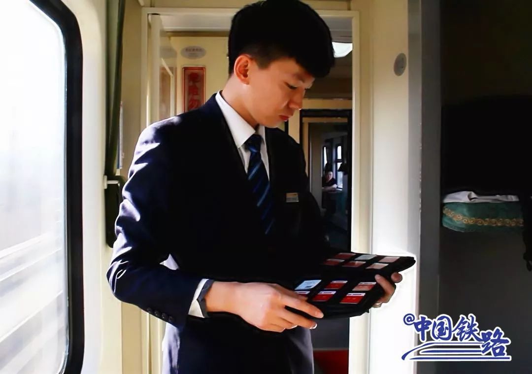 笑到岔气!男乘务员到底该怎么称呼啊