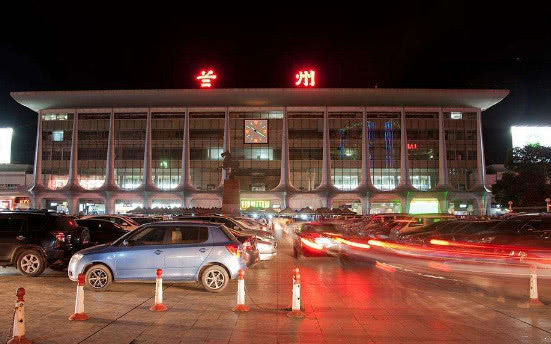 游客嘲笑兰州火车站招牌写错字,这样想就错了