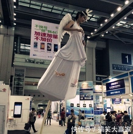 搞笑段子搞笑图片:兄弟,你这么饿!嫂子不做饭吗