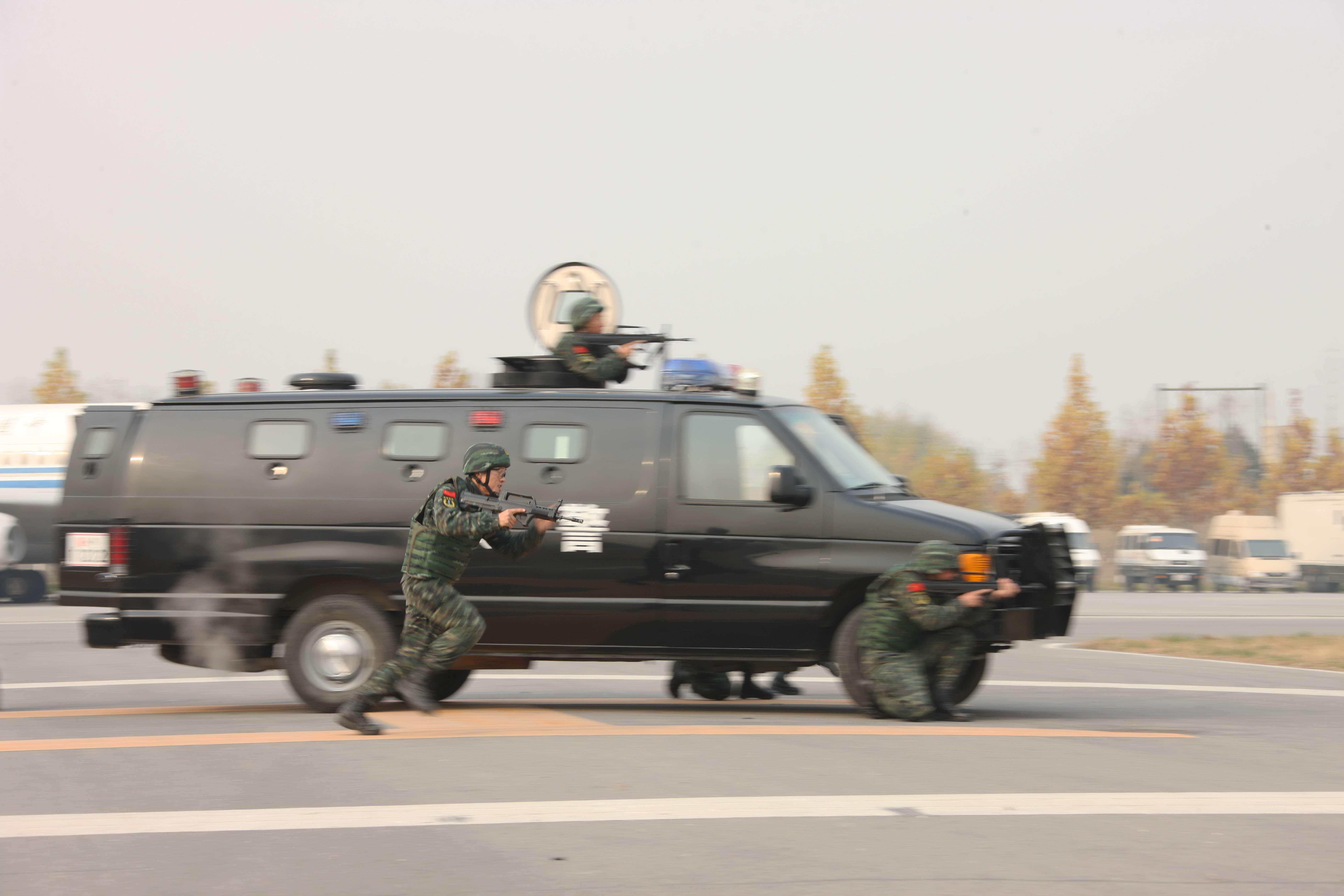 武警猎鹰突击队组织特战训练2