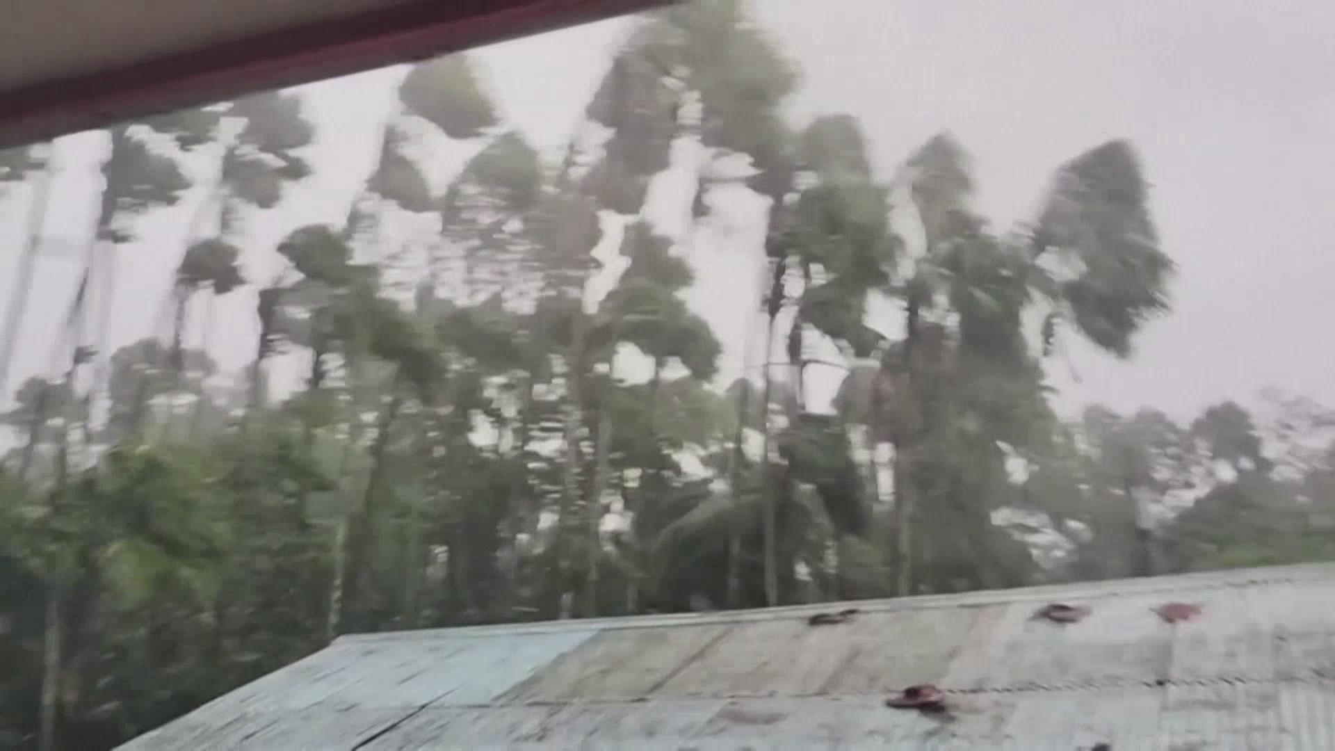 台风“杜苏芮”袭击菲律宾 至少18万人受灾 台风“杜苏芮”袭击菲律宾 至少18万人受灾