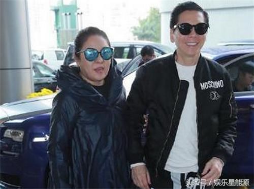 强全家照曝光,两个儿子差距太大,大女儿长相太