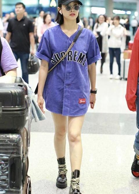 宋茜腿是有多粗?硬是把阔腿裤穿成紧身裤,网友